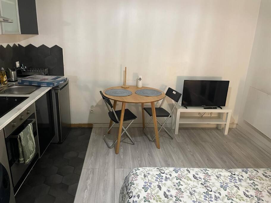 Studio One Proche Ligne 14 Kremlin Bicetre อาร์เคยล์ ภายนอก รูปภาพ